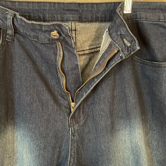 SHEIN curve size 3X straight leg jeans with 5 pockets. - Picture 6 of 9